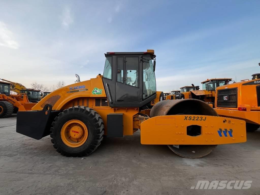 XCMG XS 223 J 싱글 드럼 롤러