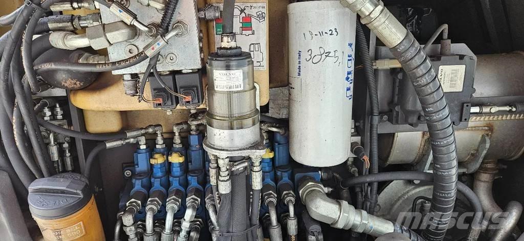 Volvo ECR35 d 소형 굴삭기 7톤 미만