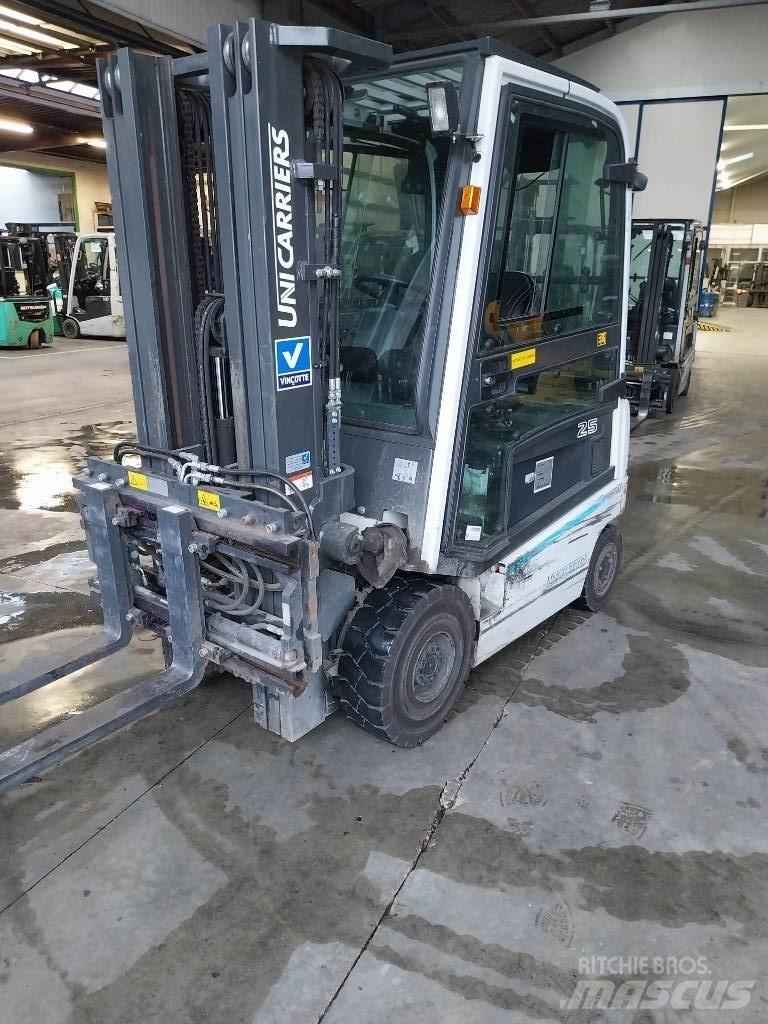 UniCarriers QX25 전동 지게차