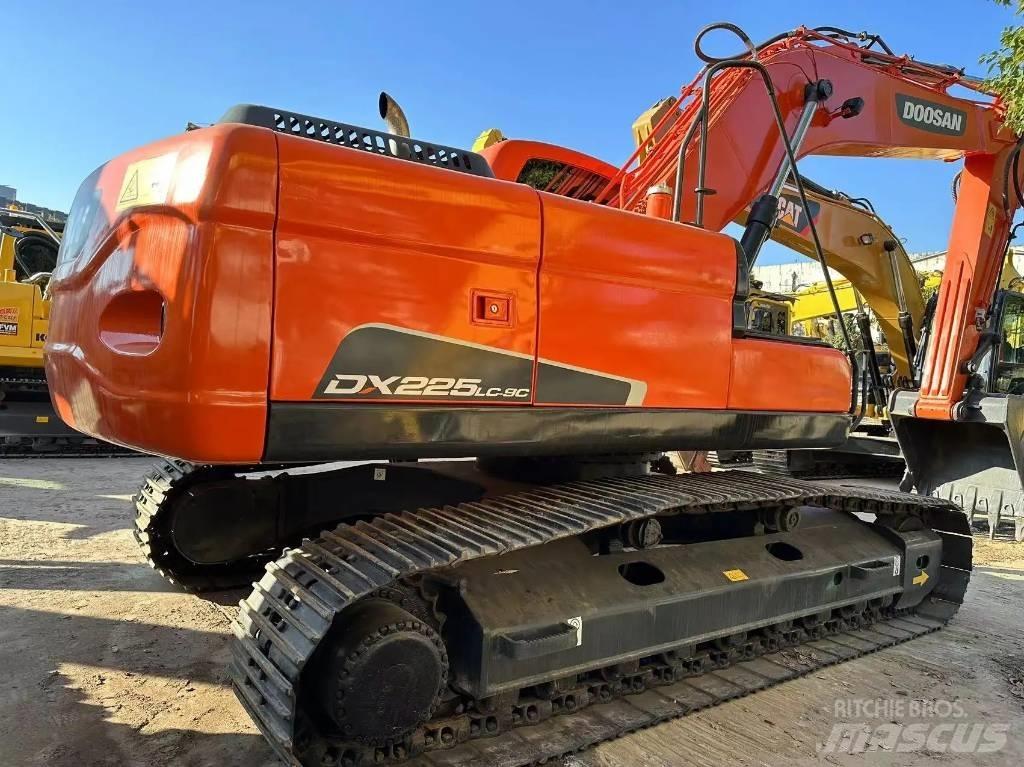 Doosan DX 225 LC 소형 굴삭기 7톤 미만