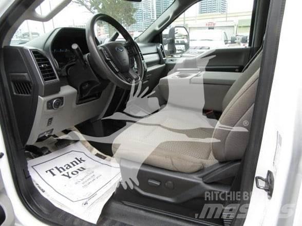 Ford F550 플랫베드/드롭사이드 트럭