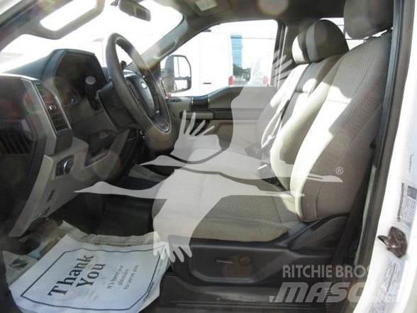 Ford F550 플랫베드/드롭사이드 트럭
