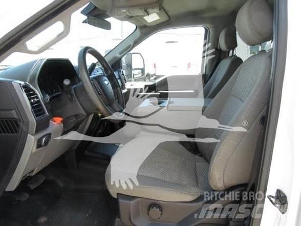 Ford F550 플랫베드/드롭사이드 트럭