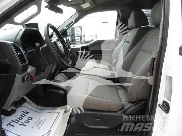 Ford F550 플랫베드/드롭사이드 트럭