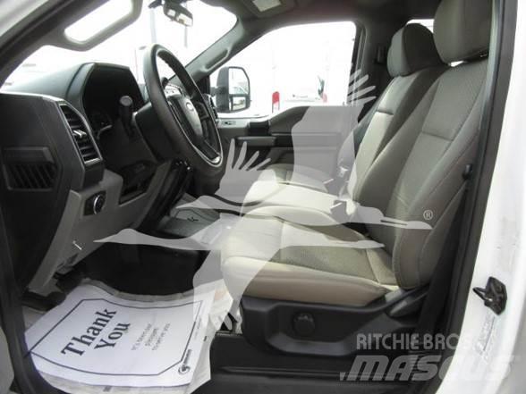 Ford F550 플랫베드/드롭사이드 트럭