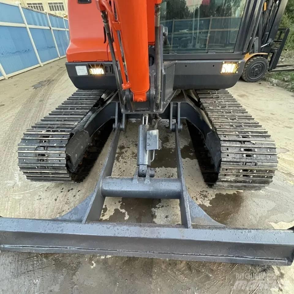 Doosan DX 60 소형 굴삭기 7톤 미만
