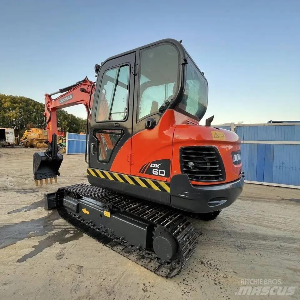 Doosan DX 60 소형 굴삭기 7톤 미만
