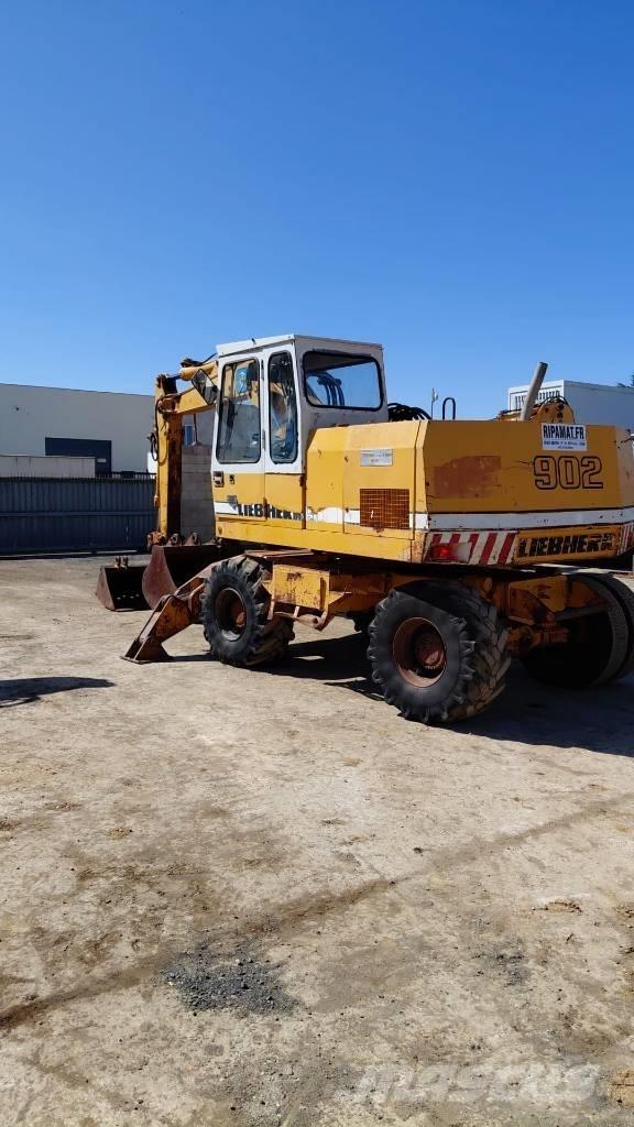 Liebherr A 902  휠 굴삭기