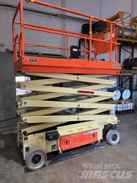 JLG ES3246 가위형 리프트