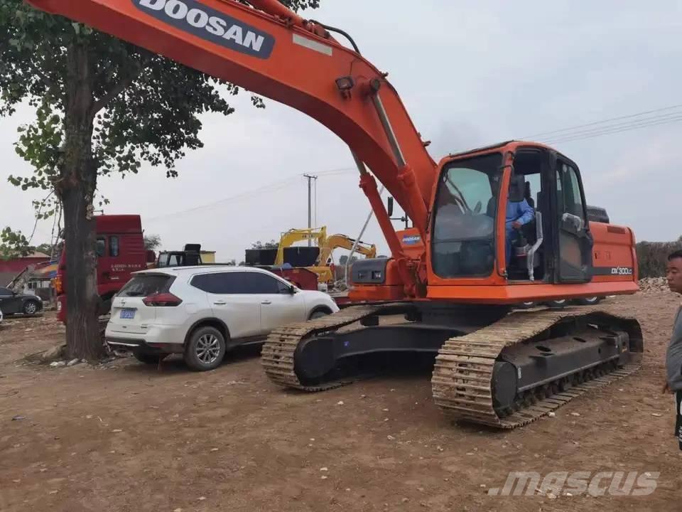 Doosan DX300LC 대형 굴삭기 29톤 이상