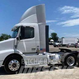 Volvo VNL 64T200 트랙터 유닛