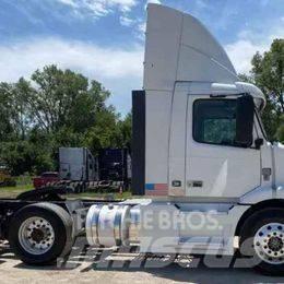 Volvo VNL 64T200 트랙터 유닛