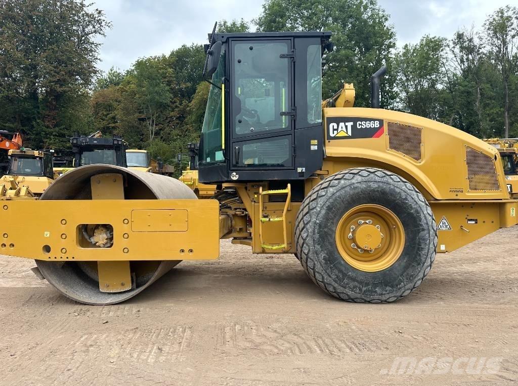 CAT CS 66 B 싱글 드럼 롤러