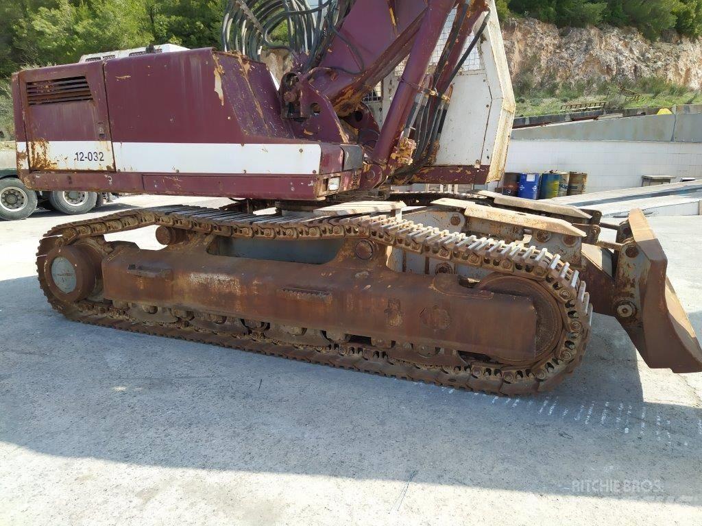 Liebherr 932T 대형 굴삭기 29톤 이상