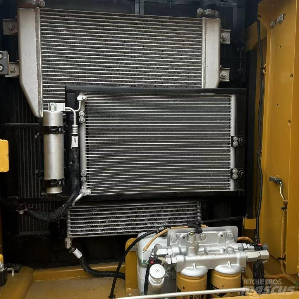 CAT 320 D L 대형 굴삭기 29톤 이상