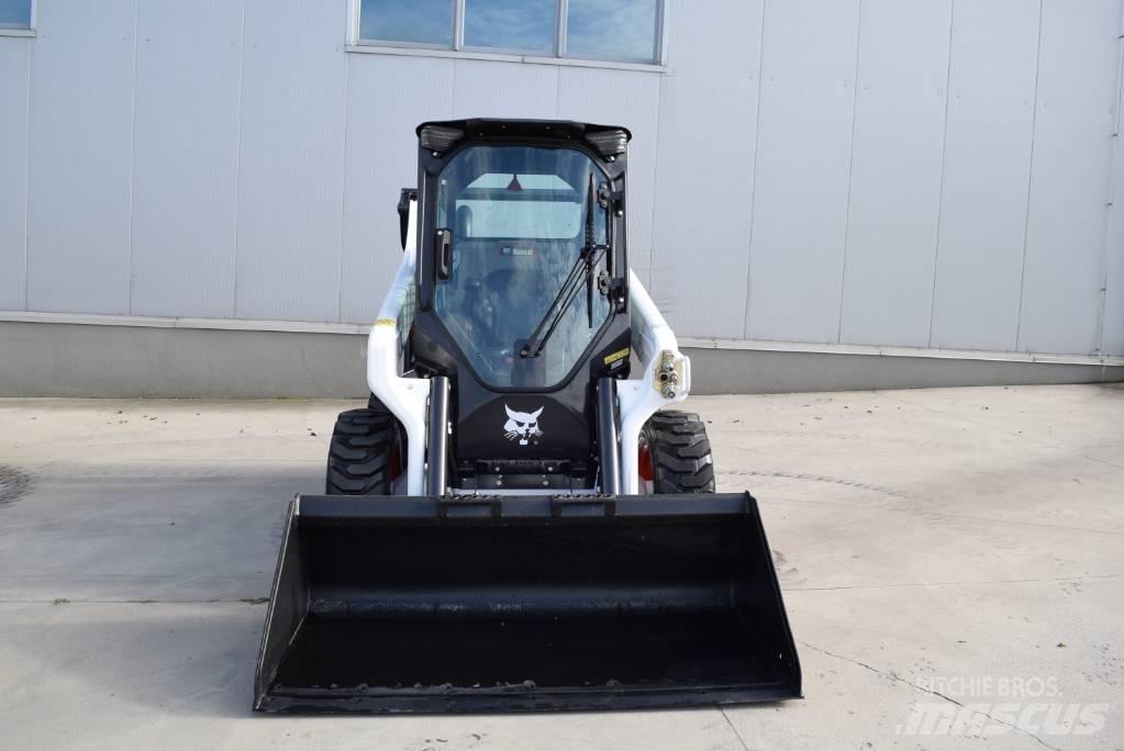 Bobcat S 64  스키드로더