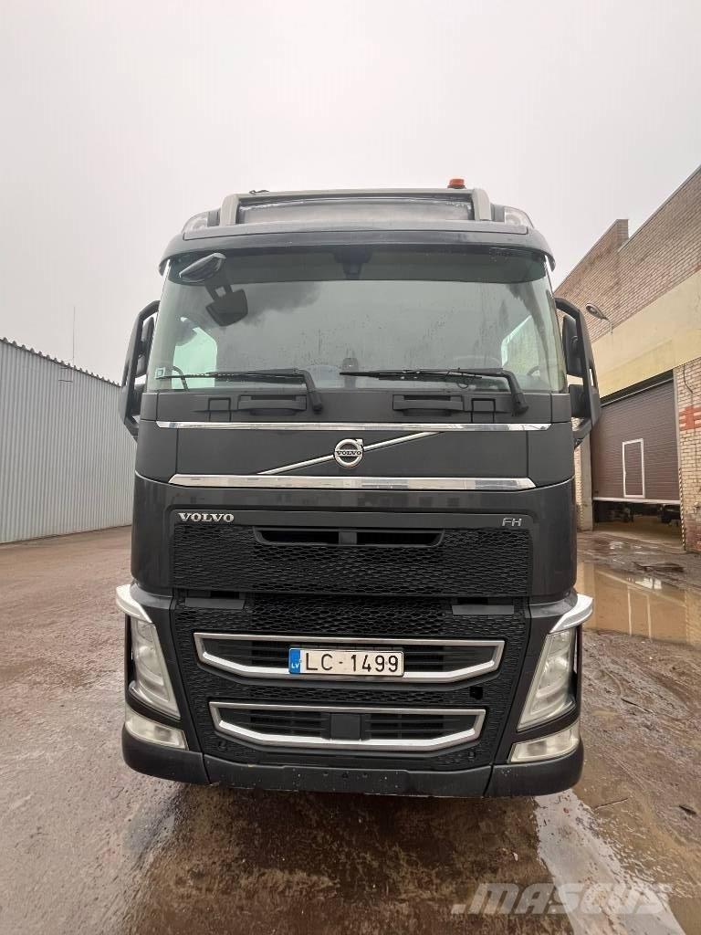 Volvo FH 목재 트럭