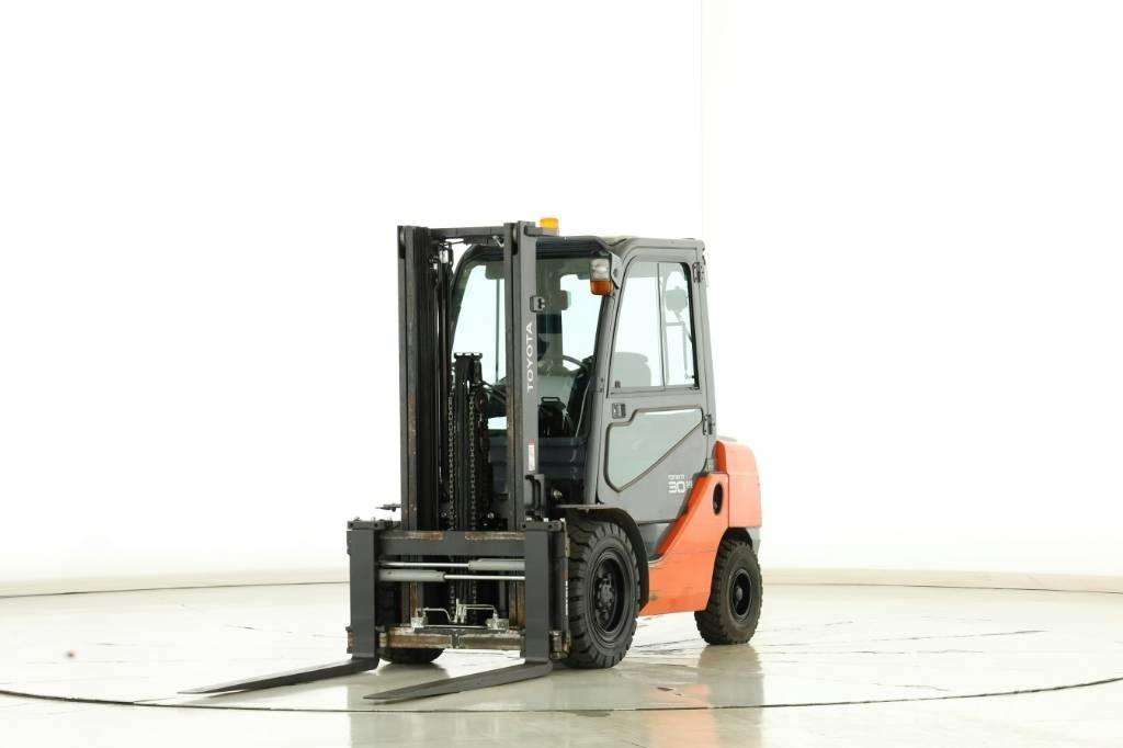 Toyota 02-8-FDF-30 디젤 지게차