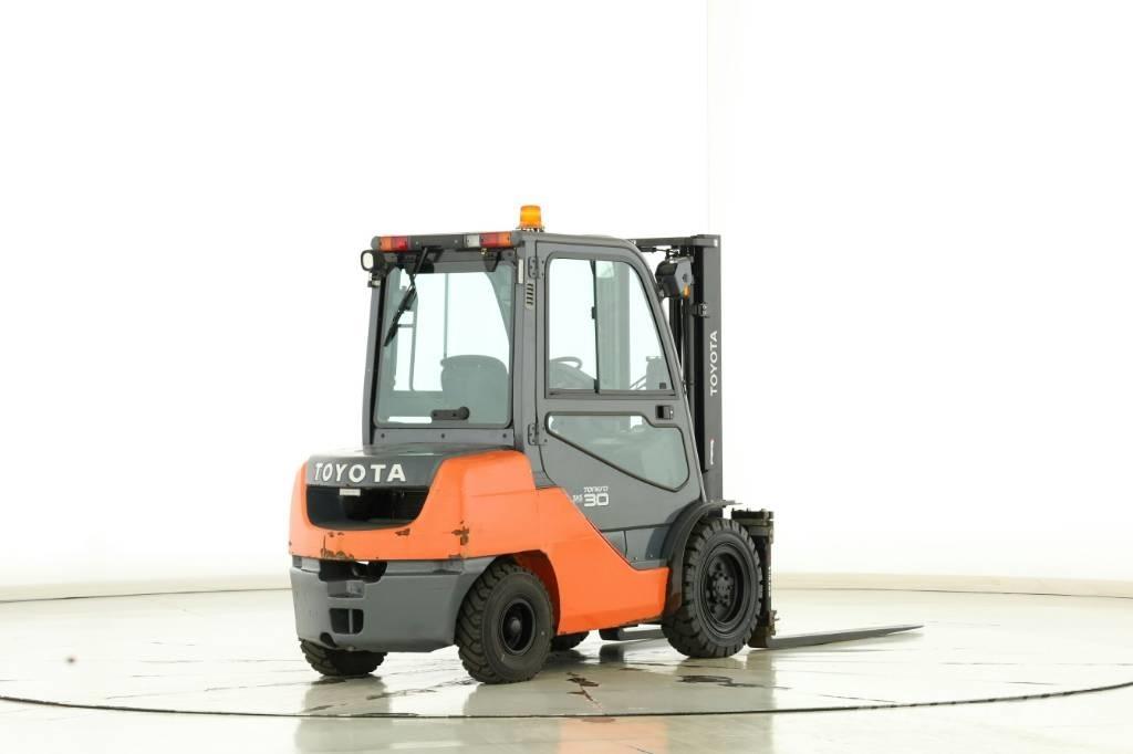 Toyota 02-8-FDF-30 디젤 지게차