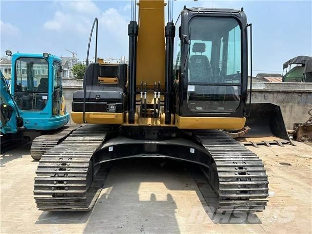 CAT 320 D 대형 굴삭기 29톤 이상