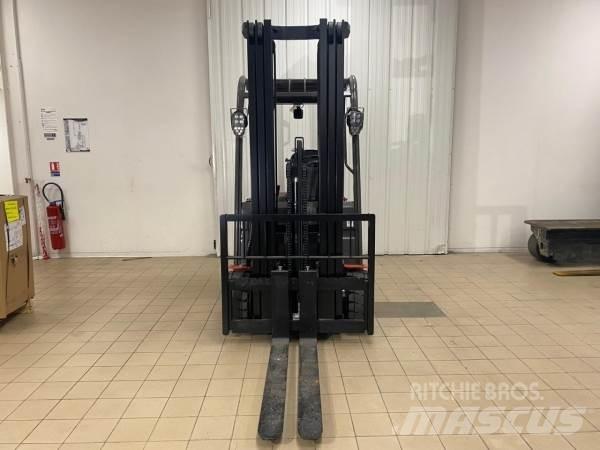 Manitou ME320 험지용 트럭