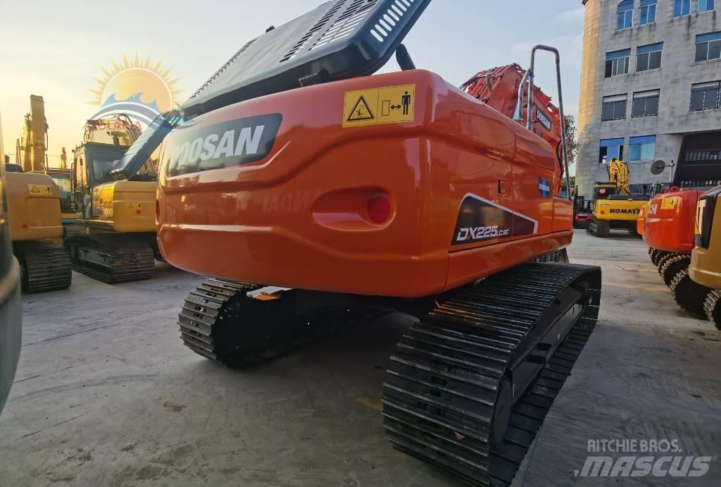Doosan DX 225 대형 굴삭기 29톤 이상