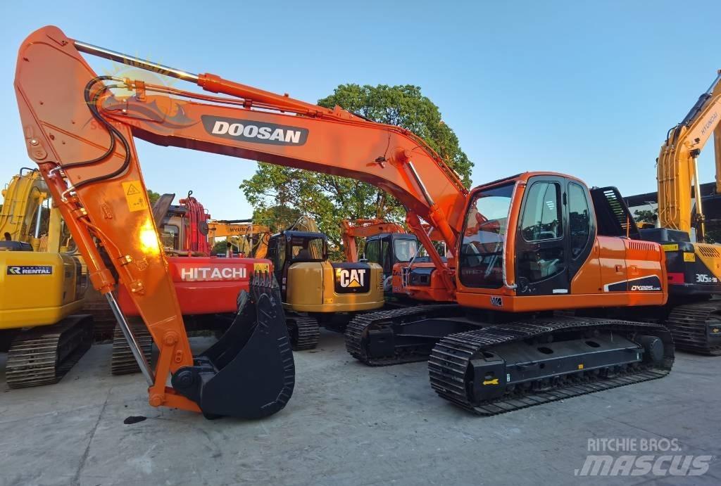 Doosan DX 225 대형 굴삭기 29톤 이상