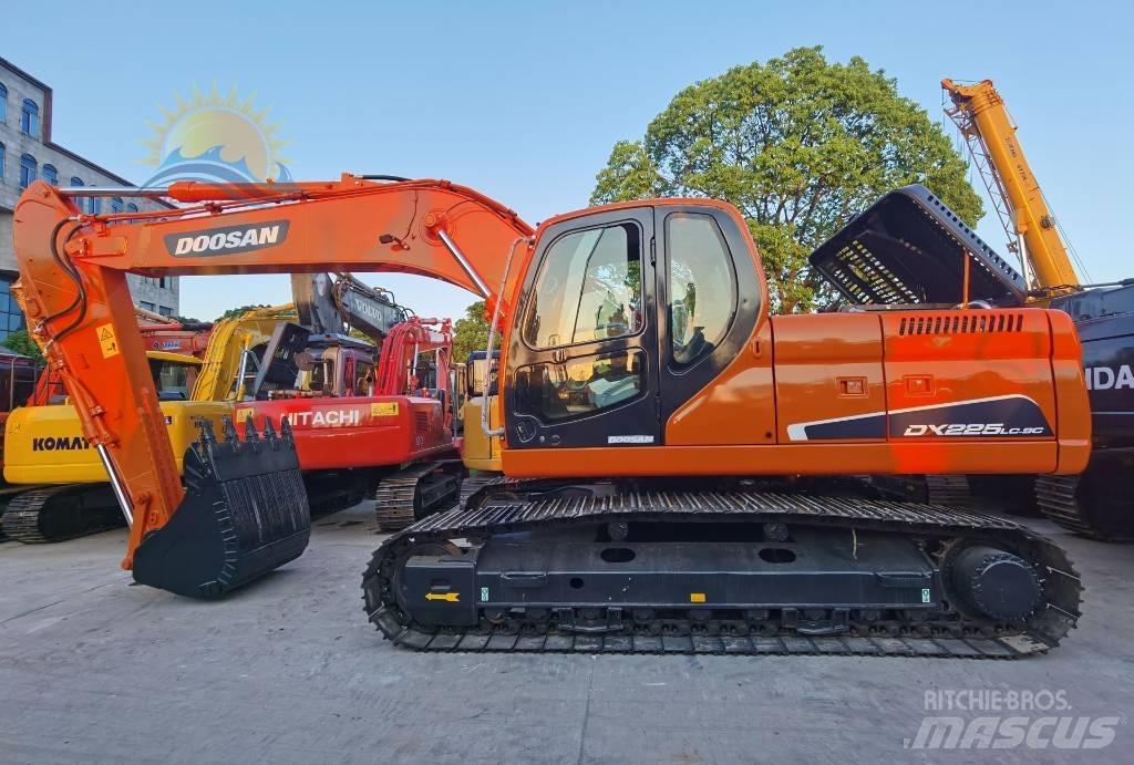 Doosan DX 225 대형 굴삭기 29톤 이상