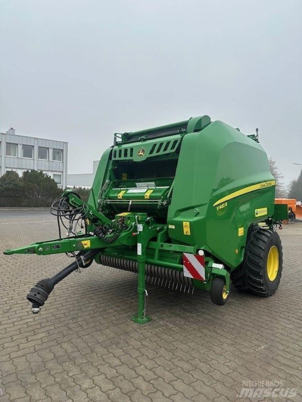 John Deere V461R 원형 곤포기