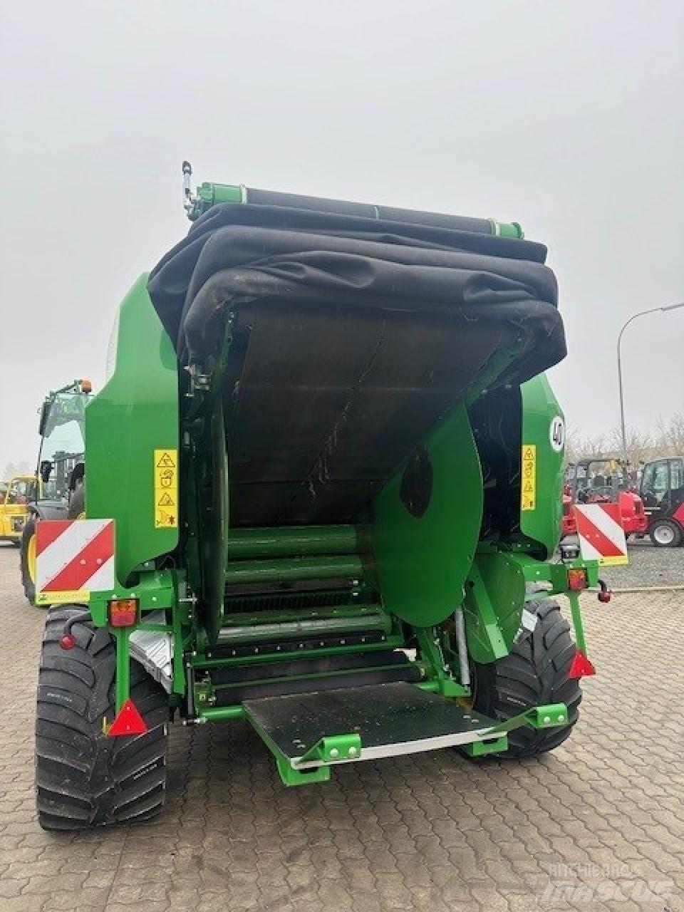 John Deere V461R 원형 곤포기