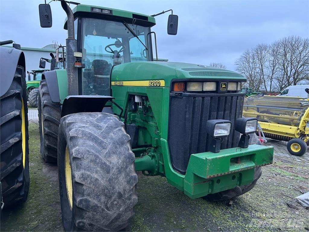 John Deere 8200 트랙터