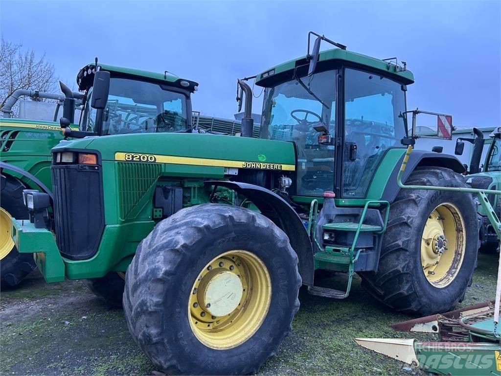 John Deere 8200 트랙터