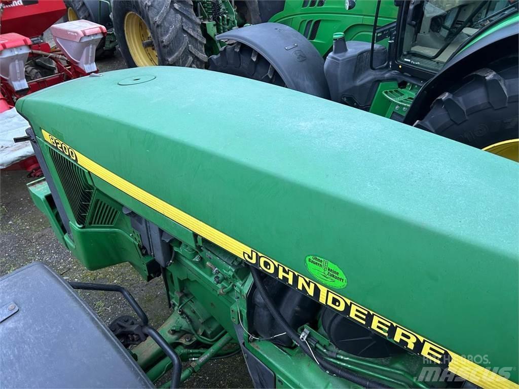 John Deere 8200 트랙터