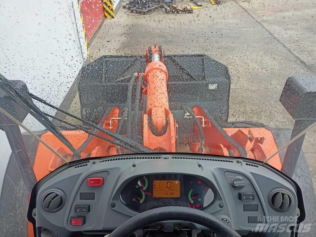 Hitachi ZW150  휠로우더