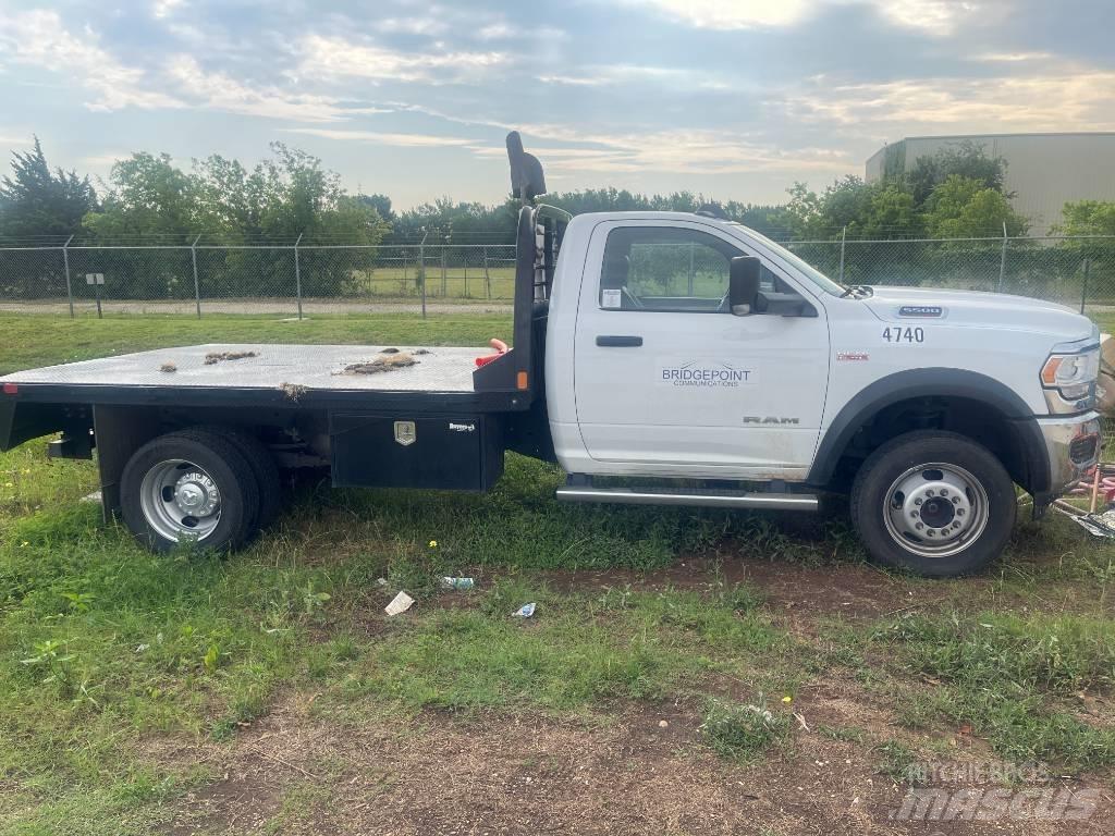 RAM 5500 플랫베드/드롭사이드 트럭