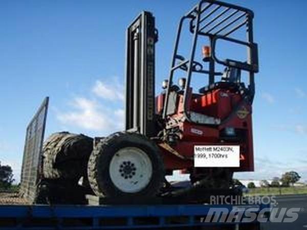 Moffett M2403N 험지용 트럭