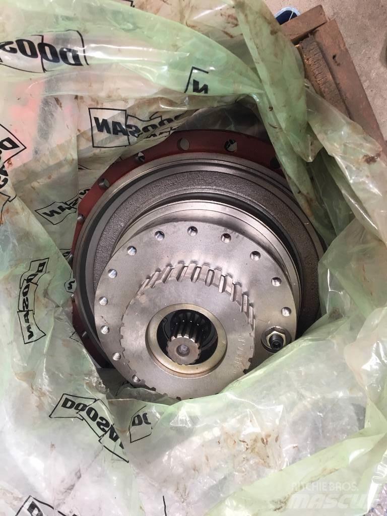 Doosan DX 300 대형 굴삭기 29톤 이상