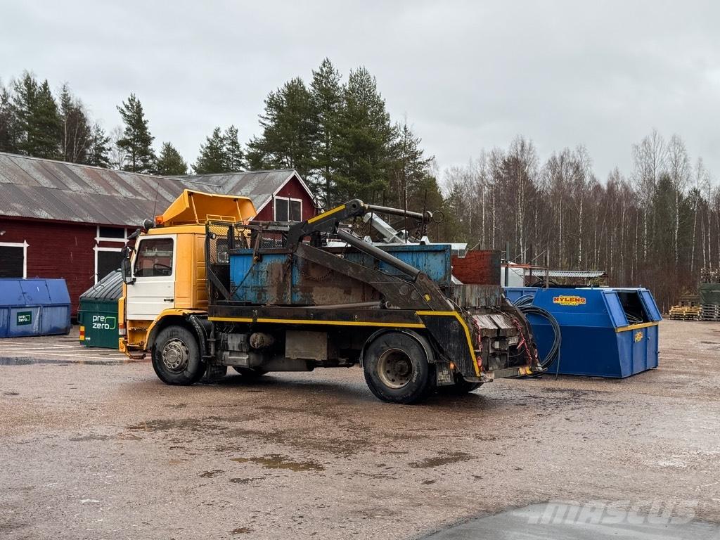 Scania P 82 H 스킵 로더 트럭