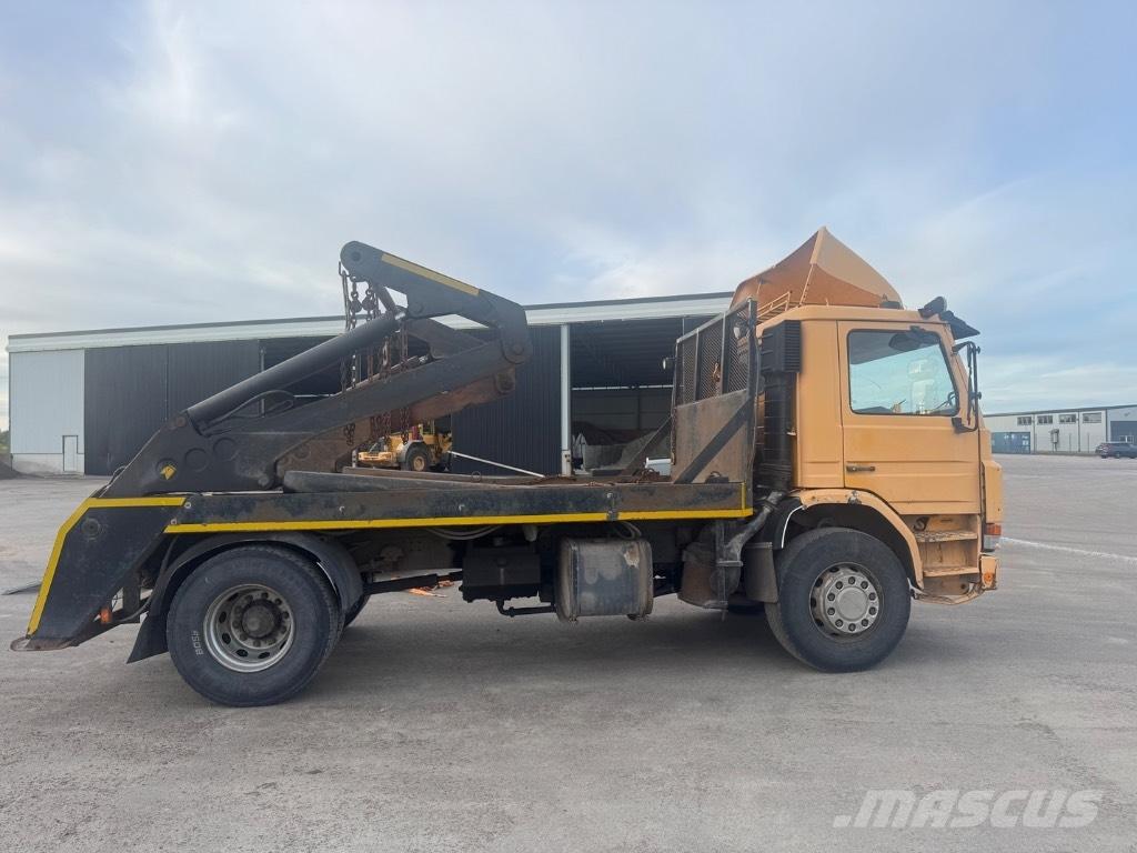 Scania P 82 H 스킵 로더 트럭