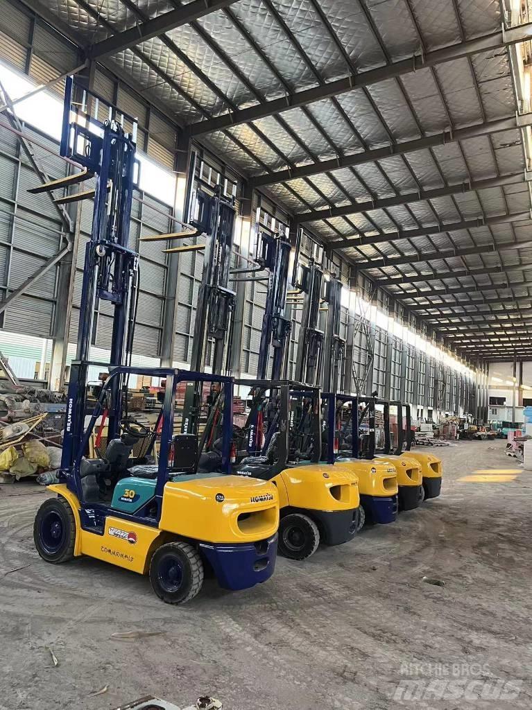 Komatsu FD 30 T-17 디젤 지게차