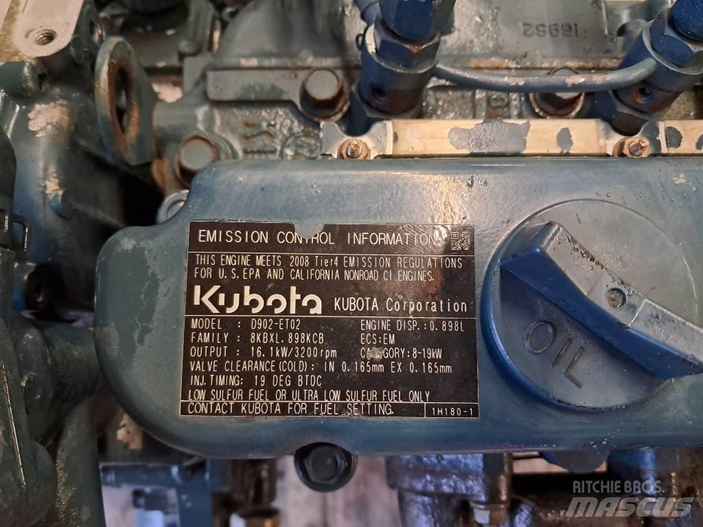 Kubota D-902 엔진