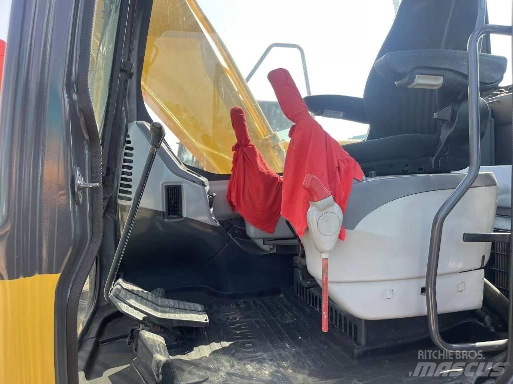 Komatsu PC 130-8 중형굴삭기 7톤-28톤