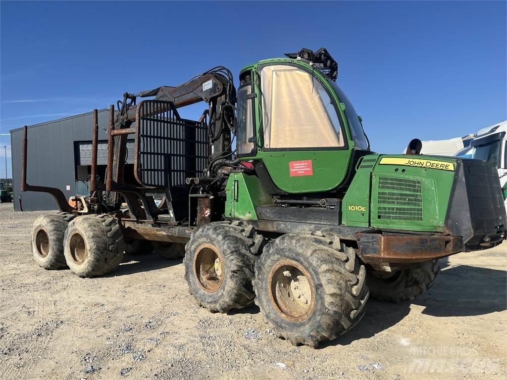 John Deere 1010E 원목 하베스터