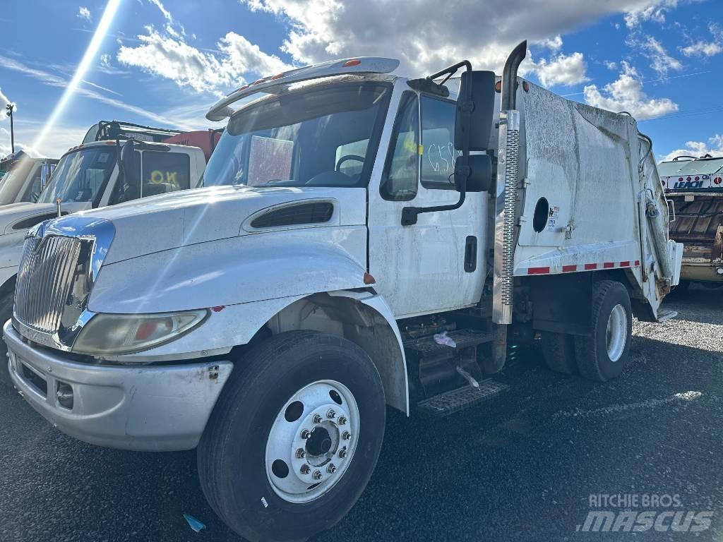International 4300 폐기물 수거 트럭