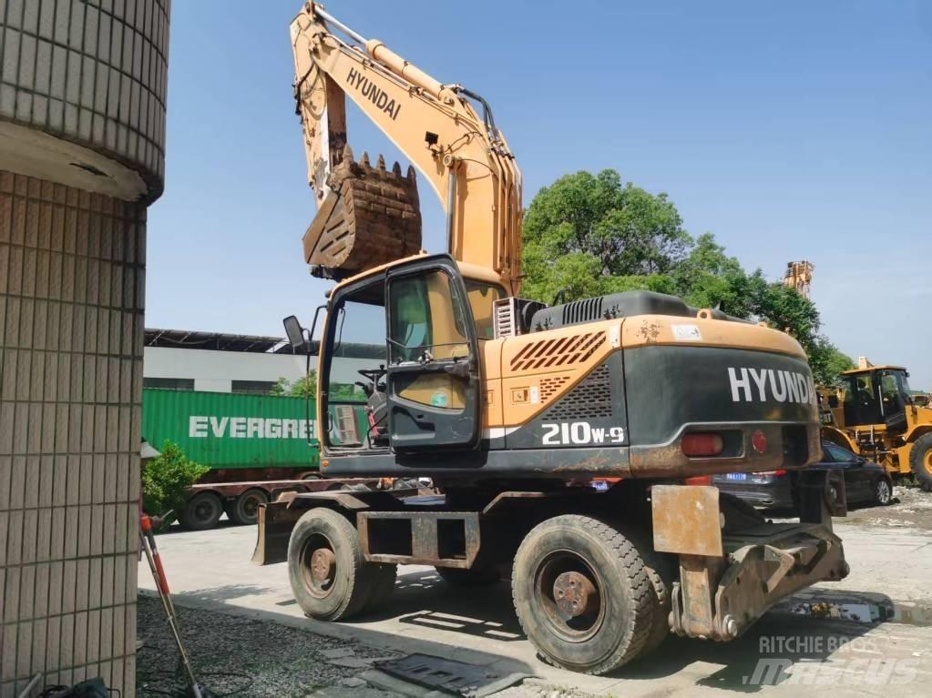 Hyundai R210w-9 중형굴삭기 7톤-28톤