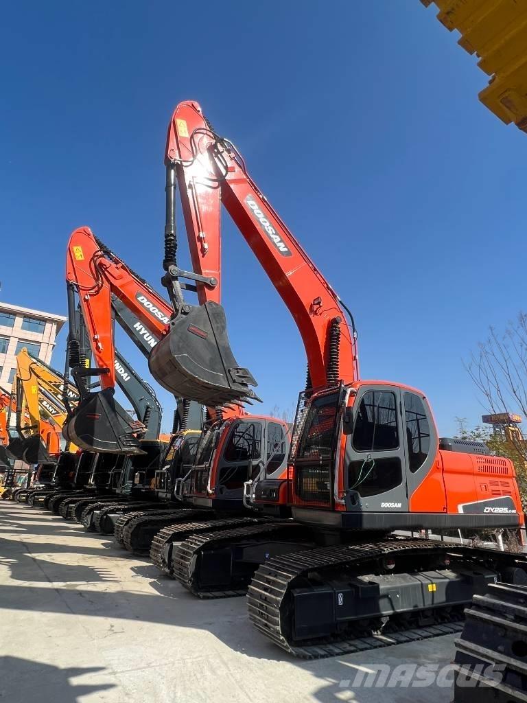 Doosan DX 225 대형 굴삭기 29톤 이상