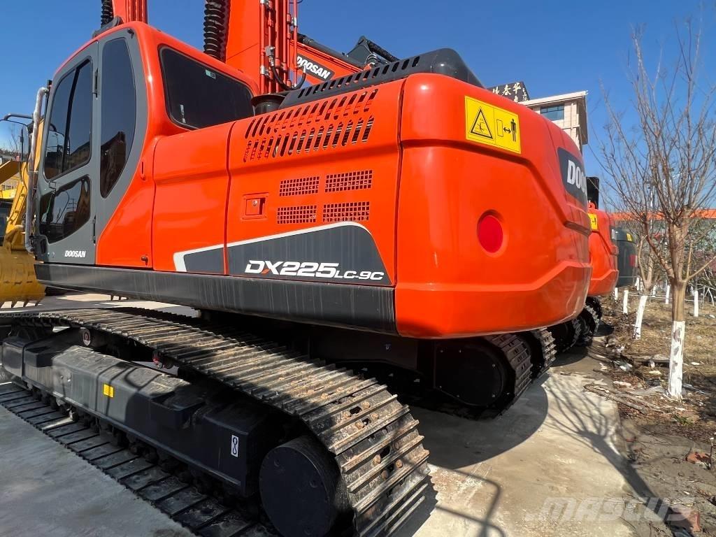 Doosan DX 225 대형 굴삭기 29톤 이상