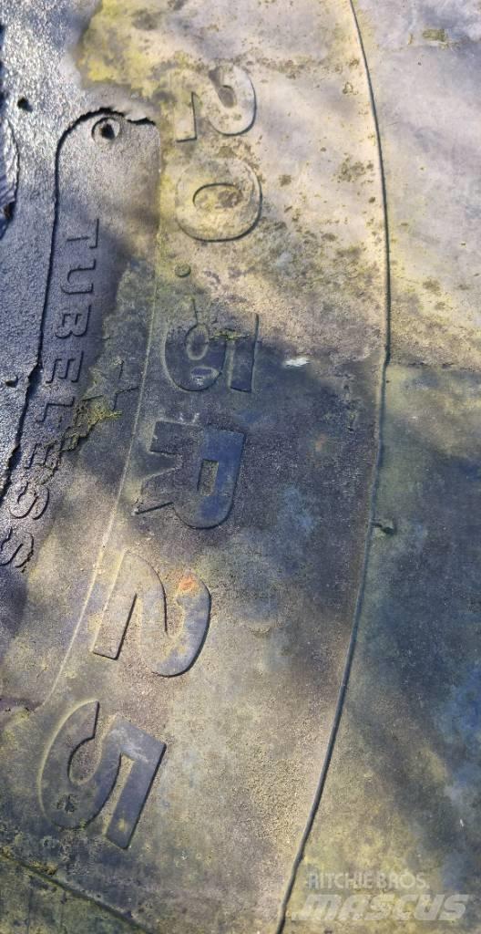  Dæk og fælg Case 721  휠로우더