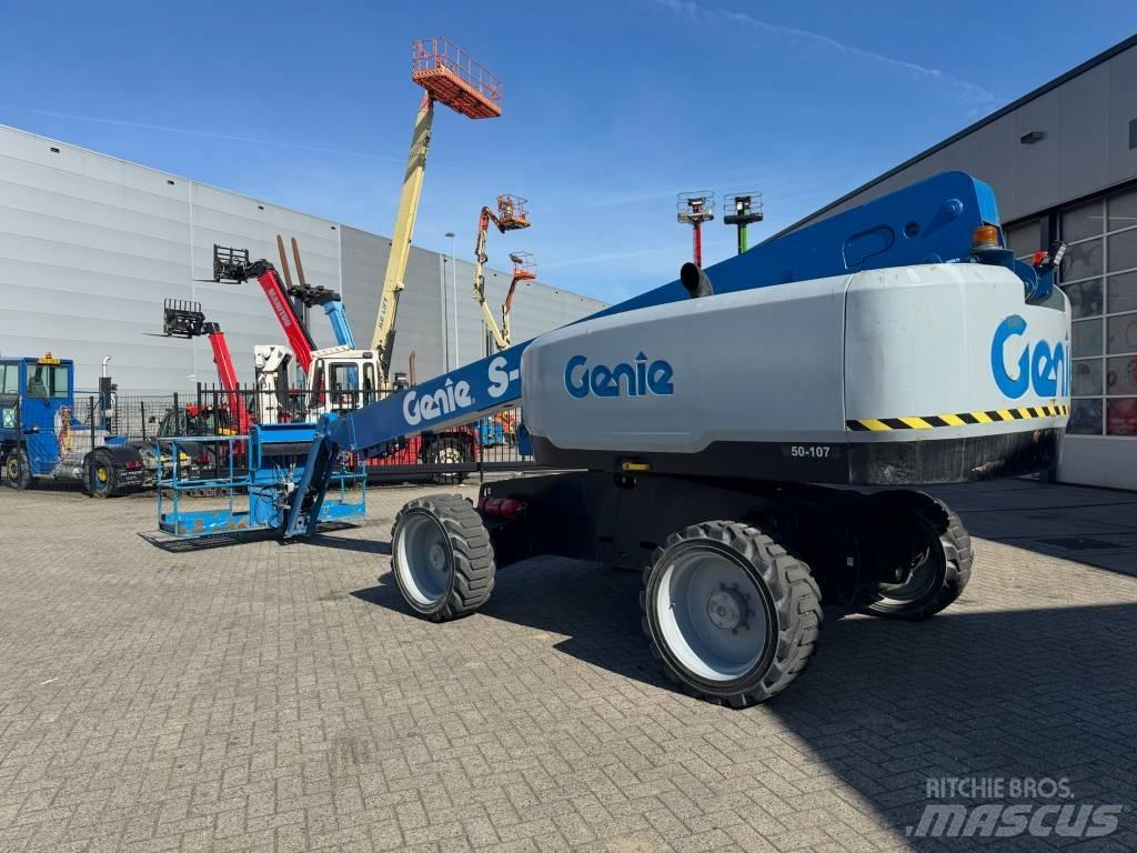 Genie S 65 견인식 전동이동 리프트