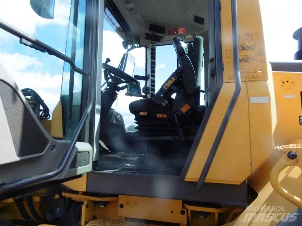 Volvo L 120 F  휠로우더